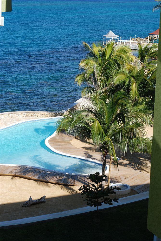 Апартаменти Whispering Seas Jamaica Очо-Ріос Екстер'єр фото